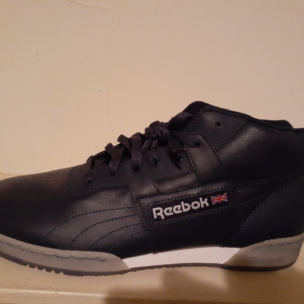 Men's Reebok classics navy blue new without box